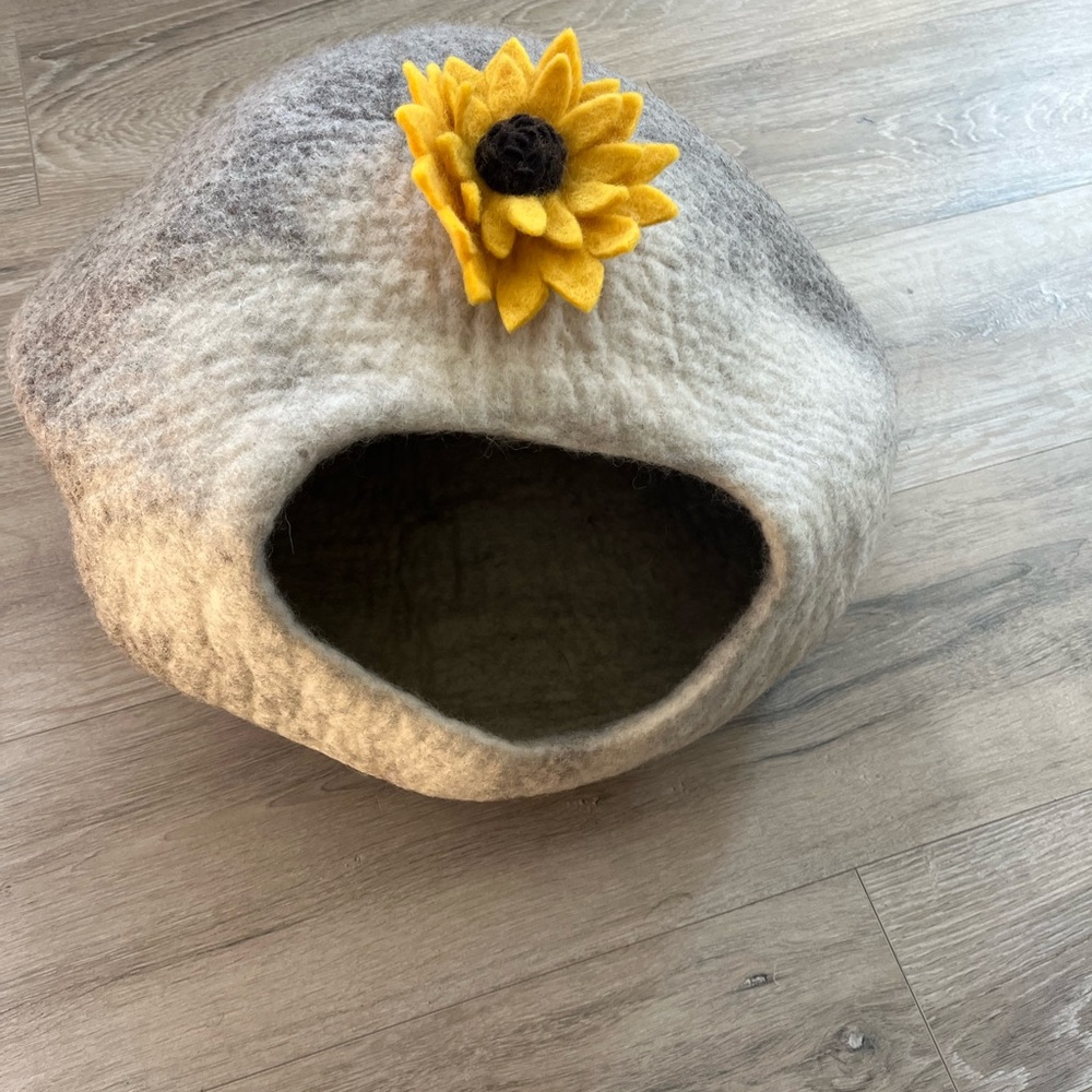 Made in Nepal 100% sheep wool cat cave